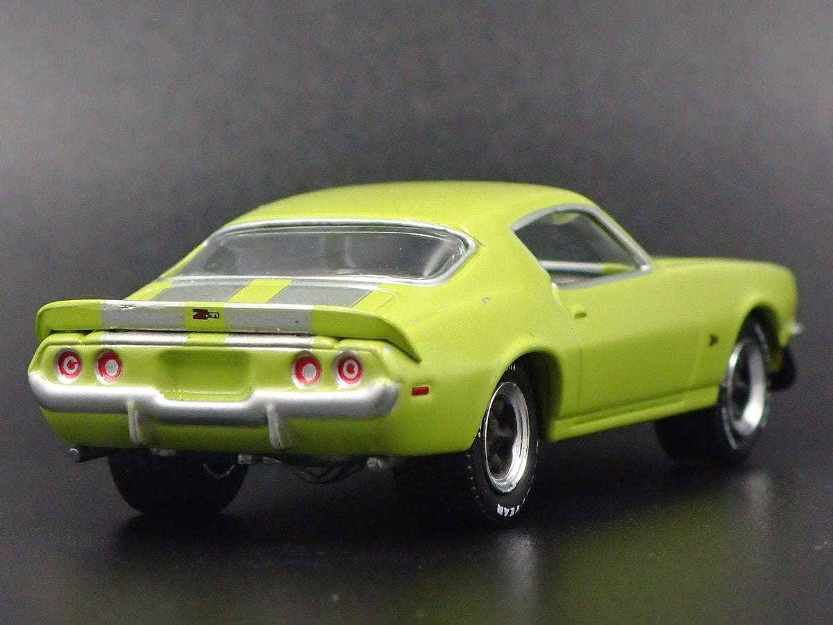 1972 72 CHEVY CHEVROLET CAMARO Z28 GREEN 1:64 SCALE DIORAMA DIECAST MODEL CAR