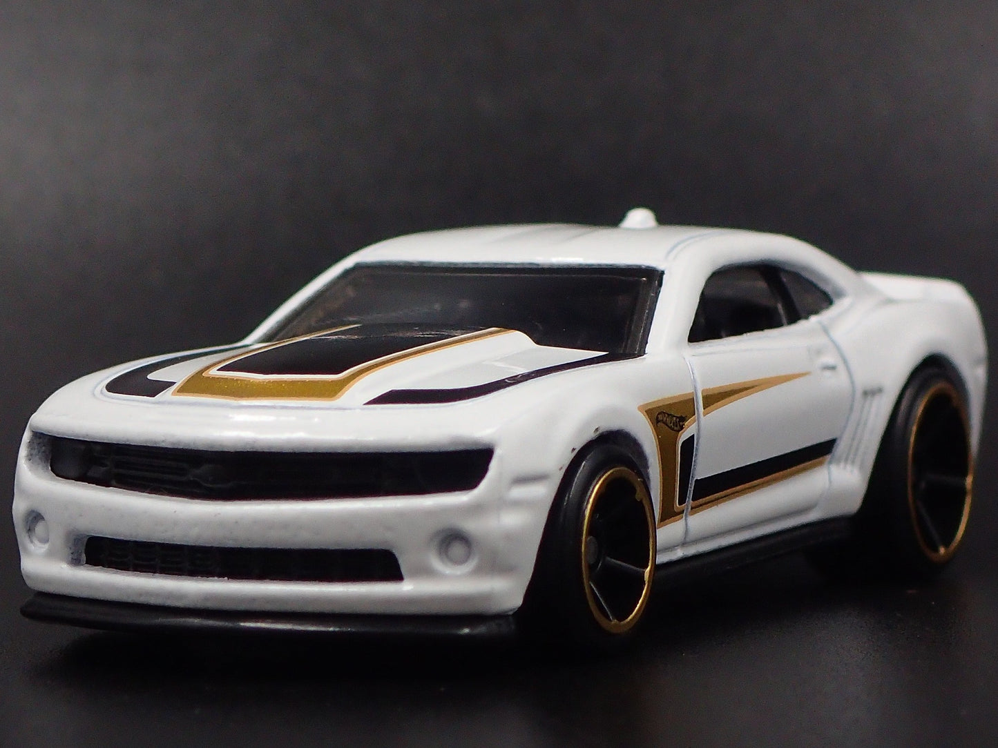2010-2015 CHEVY CHEVROLET CAMARO WHITE 1:64 SCALE DIORAMA DIECAST MODEL CAR