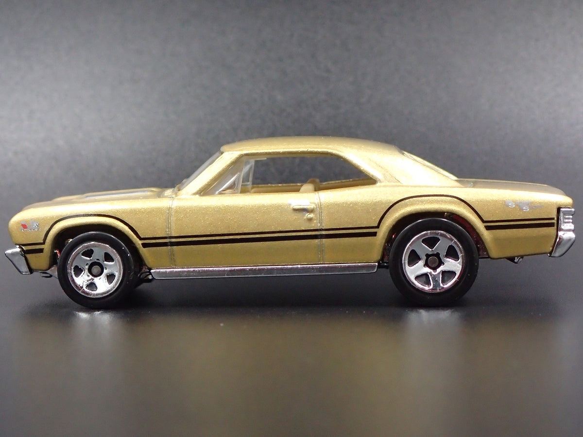 1967 67 CHEVY CHEVROLET CHEVELLE SS 396 1:64 SCALE DIORAMA DIECAST MODEL CAR