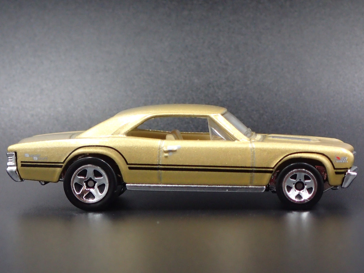 1967 67 CHEVY CHEVROLET CHEVELLE SS 396 1:64 SCALE DIORAMA DIECAST MODEL CAR