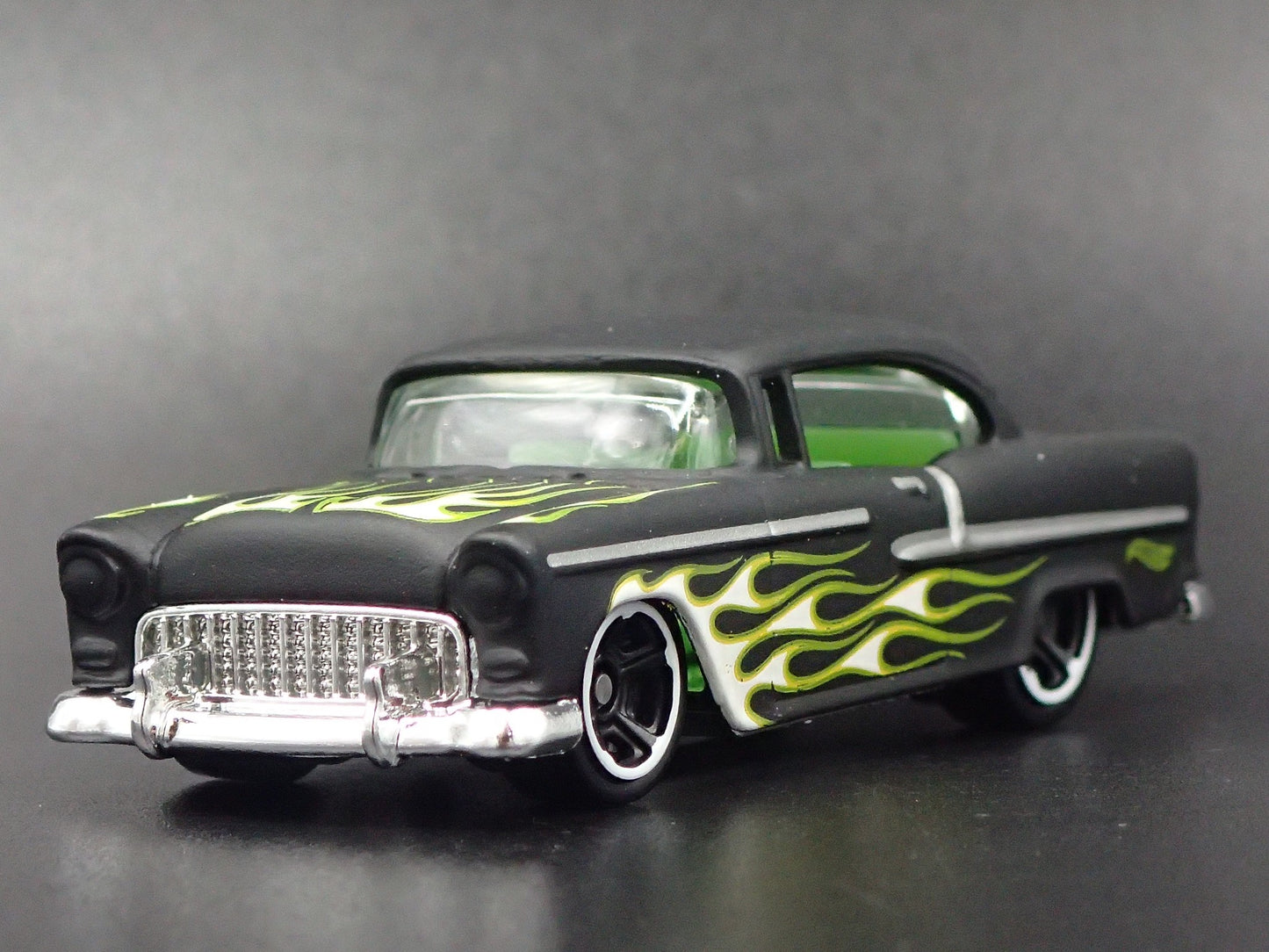 1955 55 CHEVY CHEVROLET BEL AIR 1:64 SCALE COLLECTIBLE DIORAMA DIECAST MODEL CAR