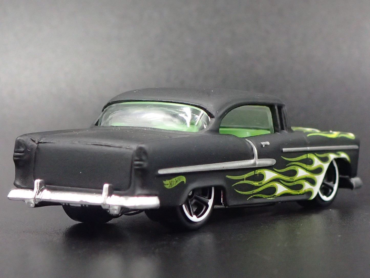 1955 55 CHEVY CHEVROLET BEL AIR 1:64 SCALE COLLECTIBLE DIORAMA DIECAST MODEL CAR