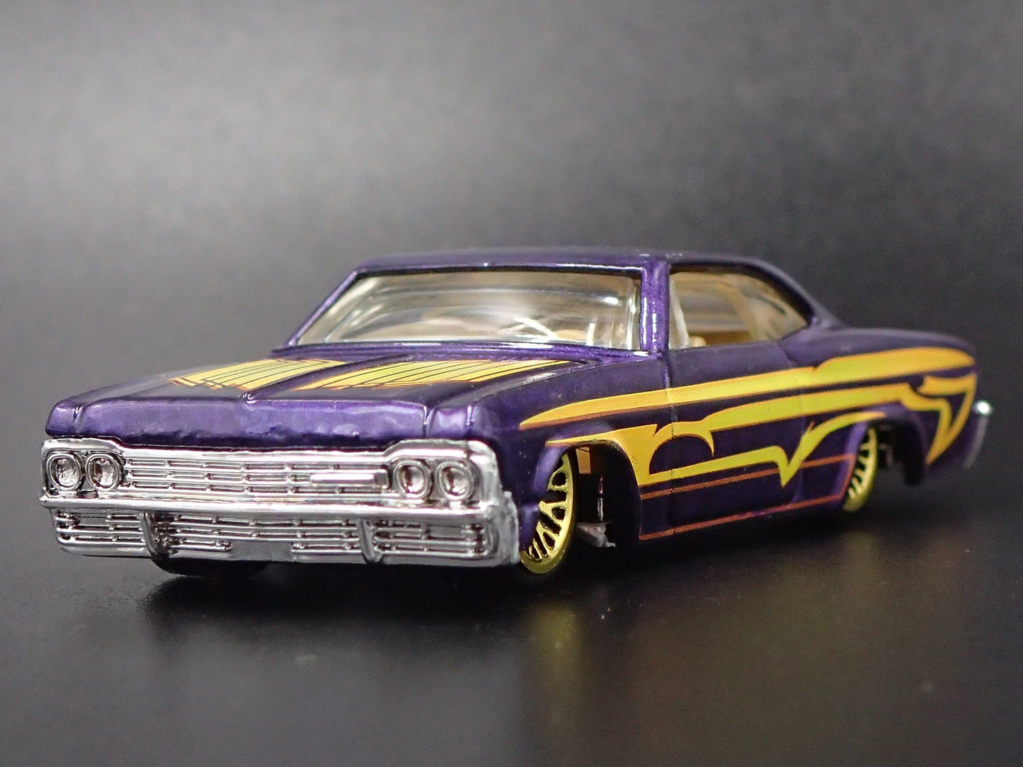 1965 65 CHEVY CHEVROLET IMPALA 1:64 SCALE COLLECTIBLE DIORAMA DIECAST MODEL CAR