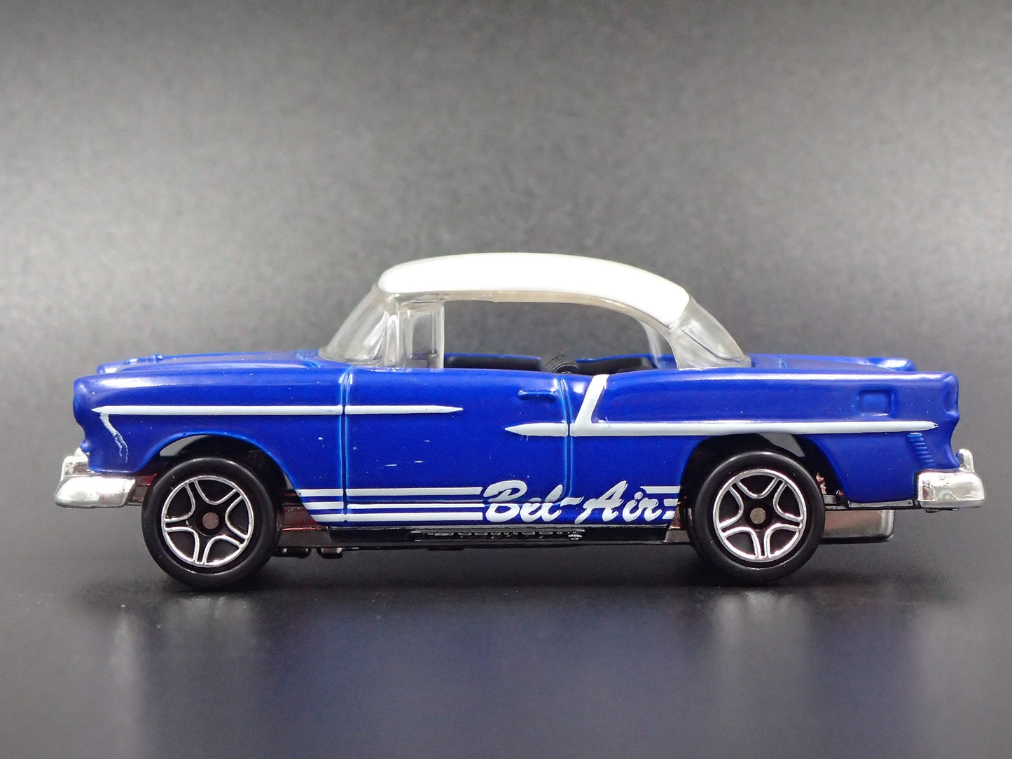 1955 55 CHEVY CHEVROLET BEL AIR 1:64 SCALE COLLECTIBLE DIORAMA DIECAST MODEL CAR