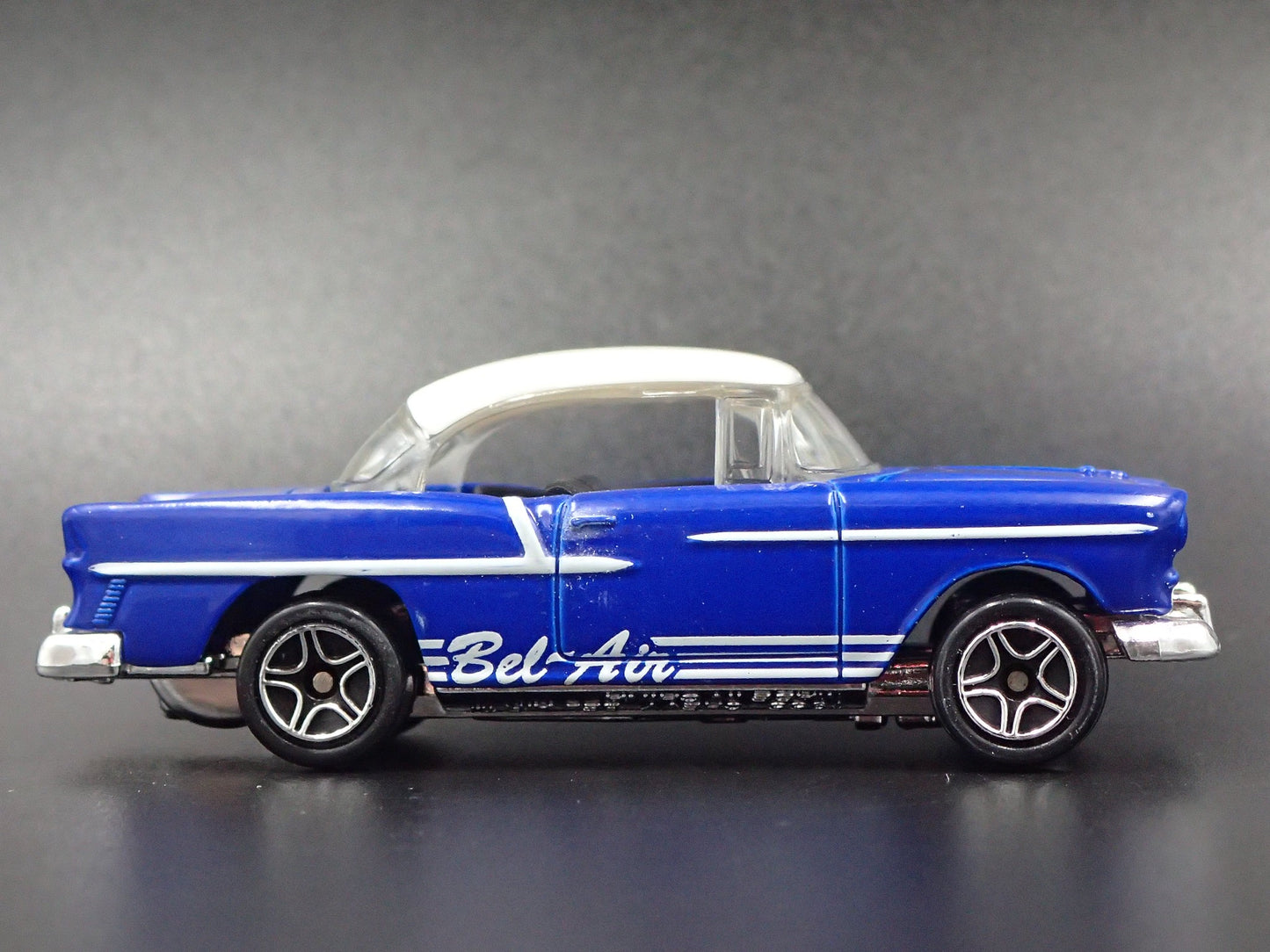 1955 55 CHEVY CHEVROLET BEL AIR 1:64 SCALE COLLECTIBLE DIORAMA DIECAST MODEL CAR