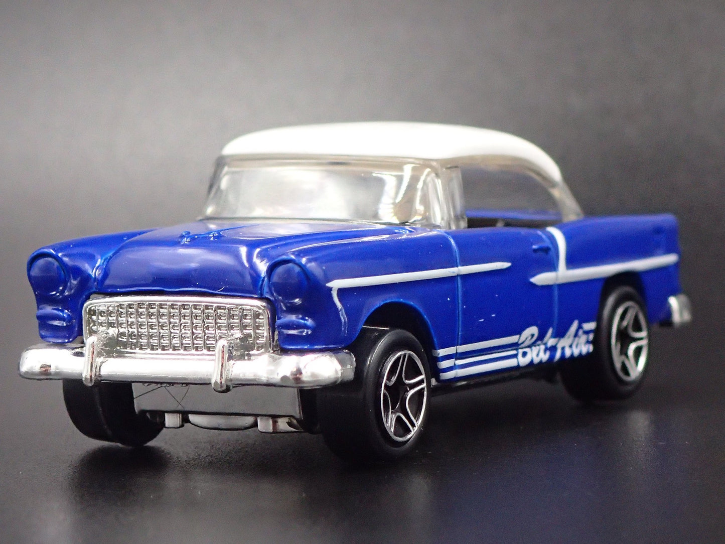 1955 55 CHEVY CHEVROLET BEL AIR 1:64 SCALE COLLECTIBLE DIORAMA DIECAST MODEL CAR
