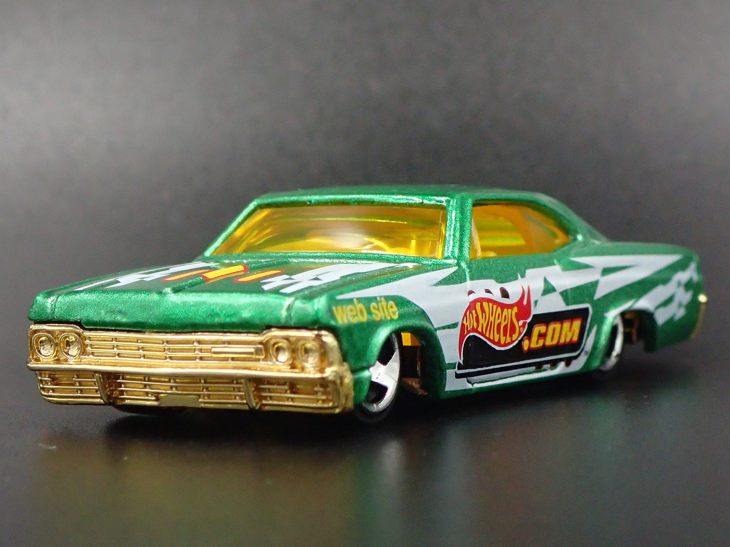 1965 65 CHEVY CHEVROLET IMPALA 1:64 SCALE COLLECTIBLE DIORAMA DIECAST MODEL CAR