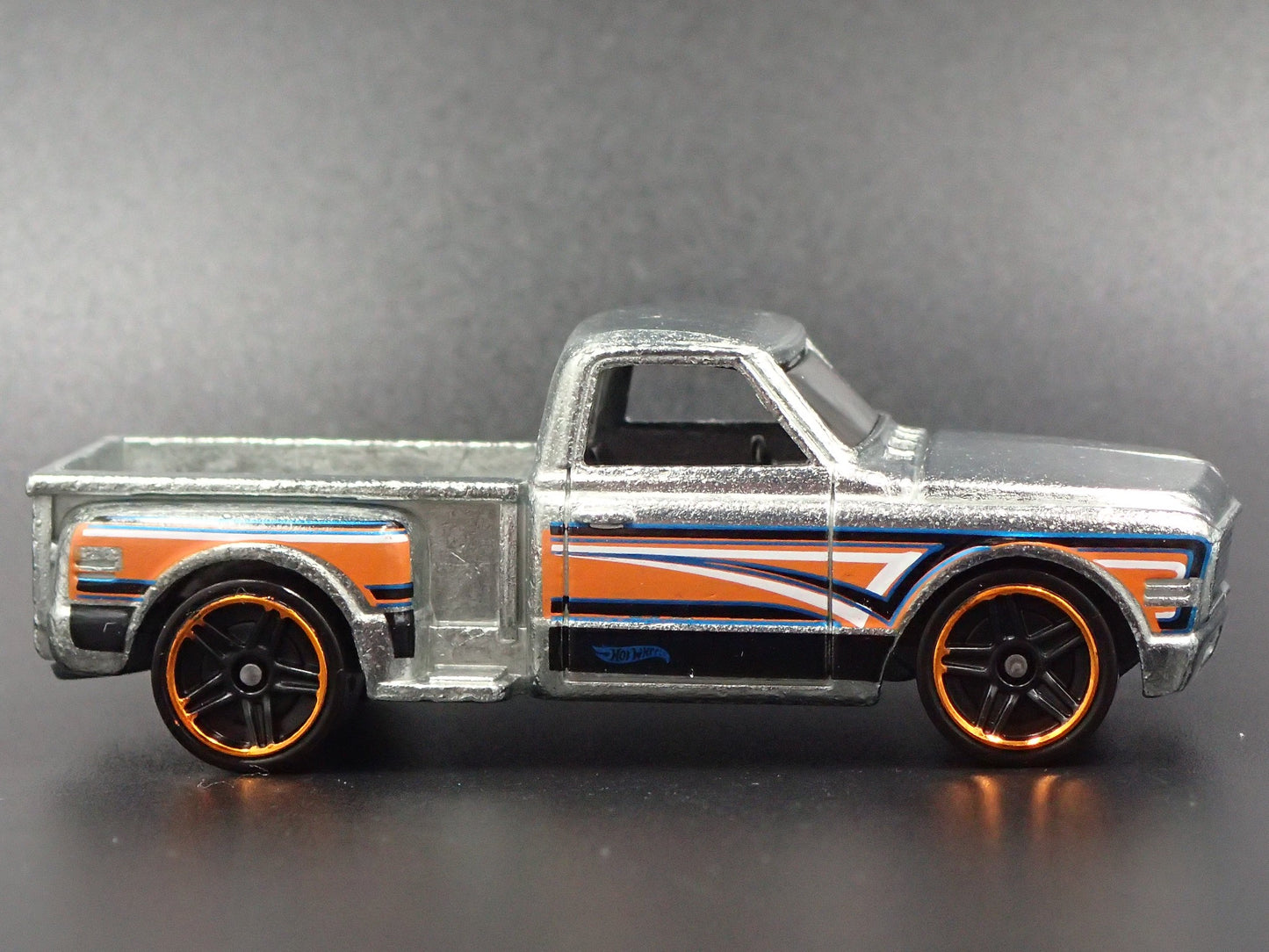 1969 69 CHEVY CHEVROLET STEP SIDE PICKUP TRUCK RARE 1:64 SCALE DIECAST MODEL CAR
