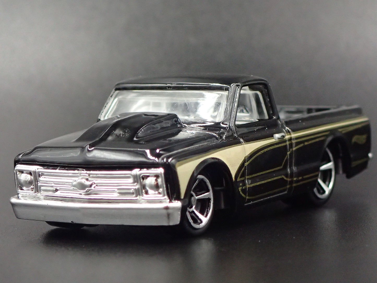 1967 67 CHEVY CHEVROLET C10 SHORT BED PICKUP TRUCK 1:64 SCALE DIECAST MODEL CAR