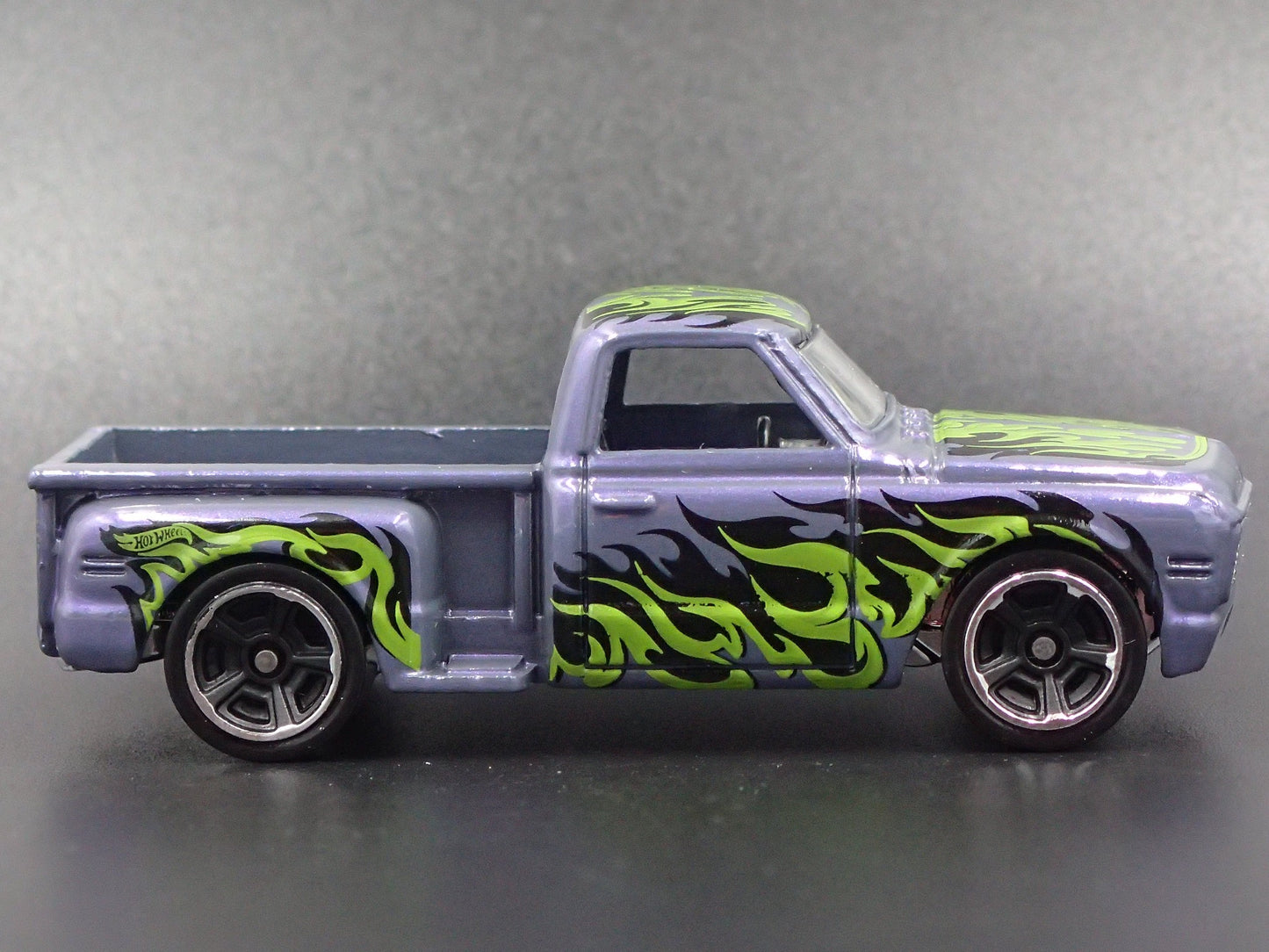 1969 69 CHEVY CHEVROLET STEP SIDE PICKUP TRUCK RARE 1:64 SCALE DIECAST MODEL CAR