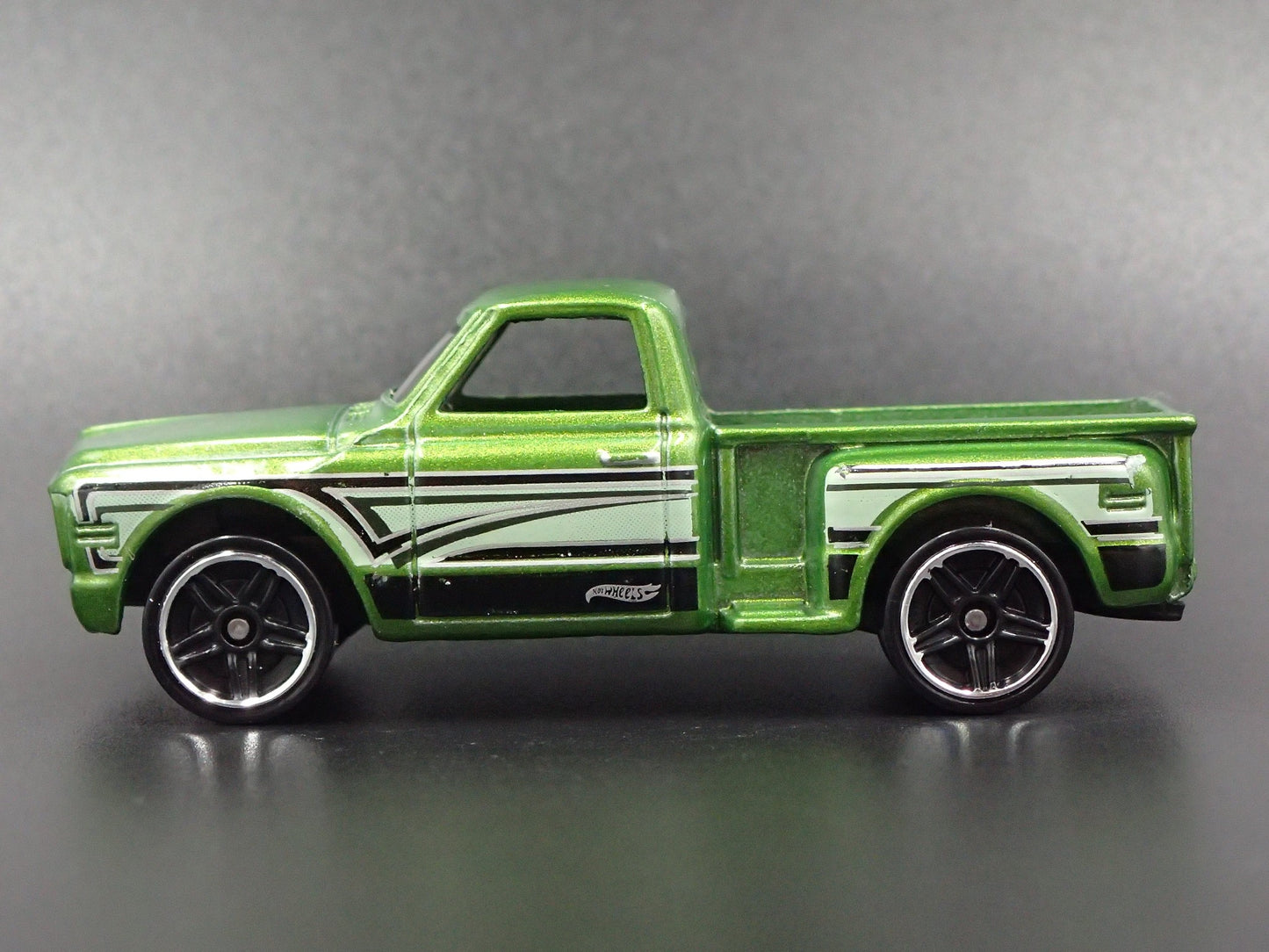 1969 69 CHEVY CHEVROLET STEP SIDE PICKUP TRUCK RARE 1:64 SCALE DIECAST MODEL CAR