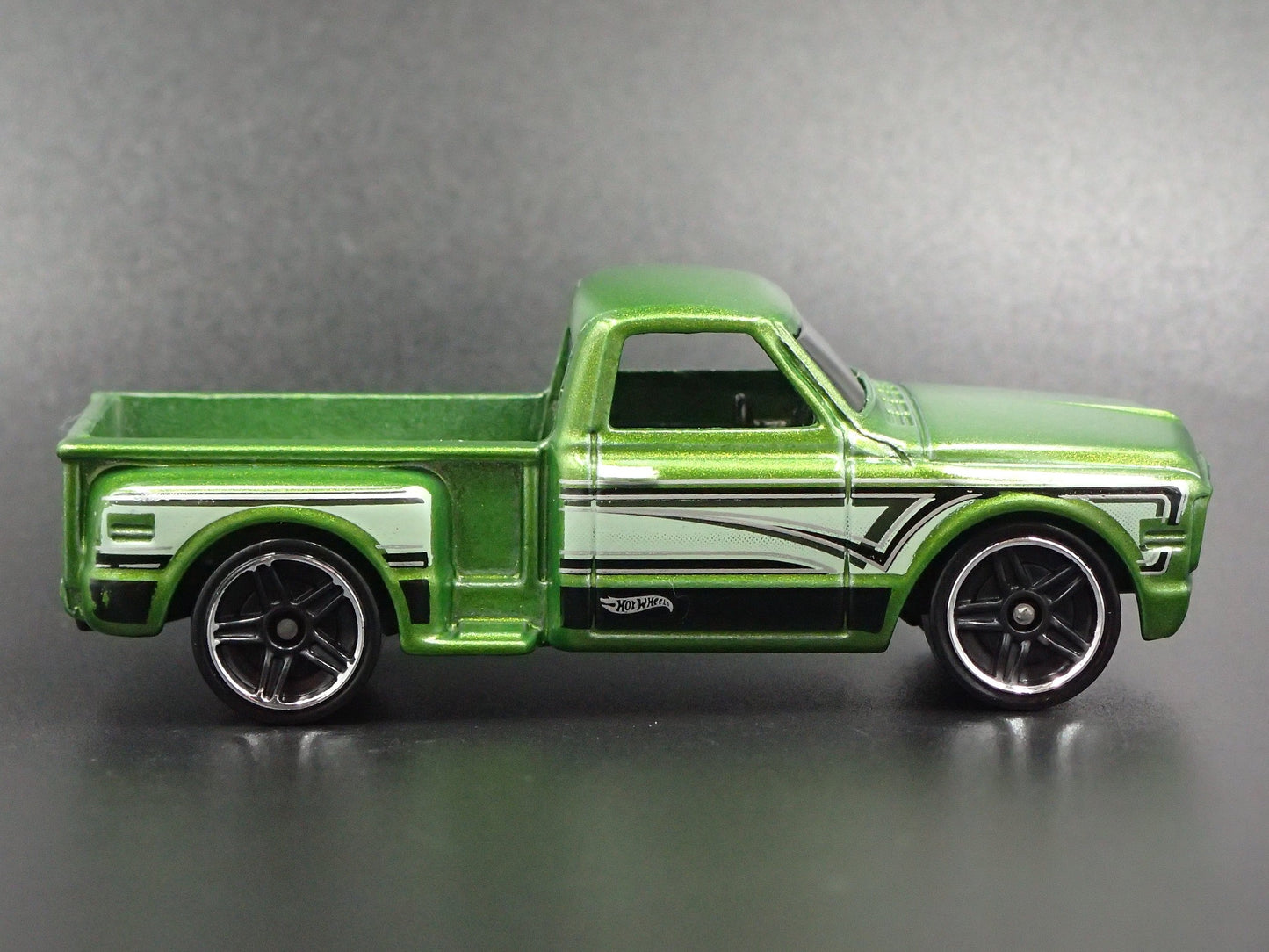 1969 69 CHEVY CHEVROLET STEP SIDE PICKUP TRUCK RARE 1:64 SCALE DIECAST MODEL CAR