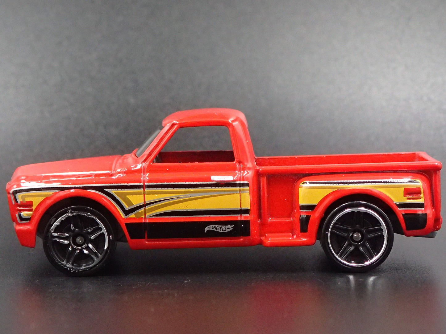 1969 69 CHEVY CHEVROLET STEP SIDE PICKUP TRUCK RED 1:64 SCALE DIECAST MODEL CAR