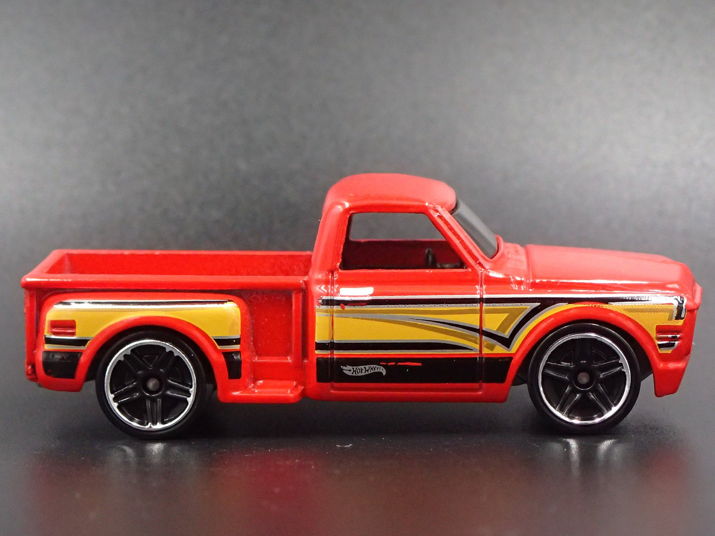 1969 69 CHEVY CHEVROLET STEP SIDE PICKUP TRUCK RED 1:64 SCALE DIECAST MODEL CAR