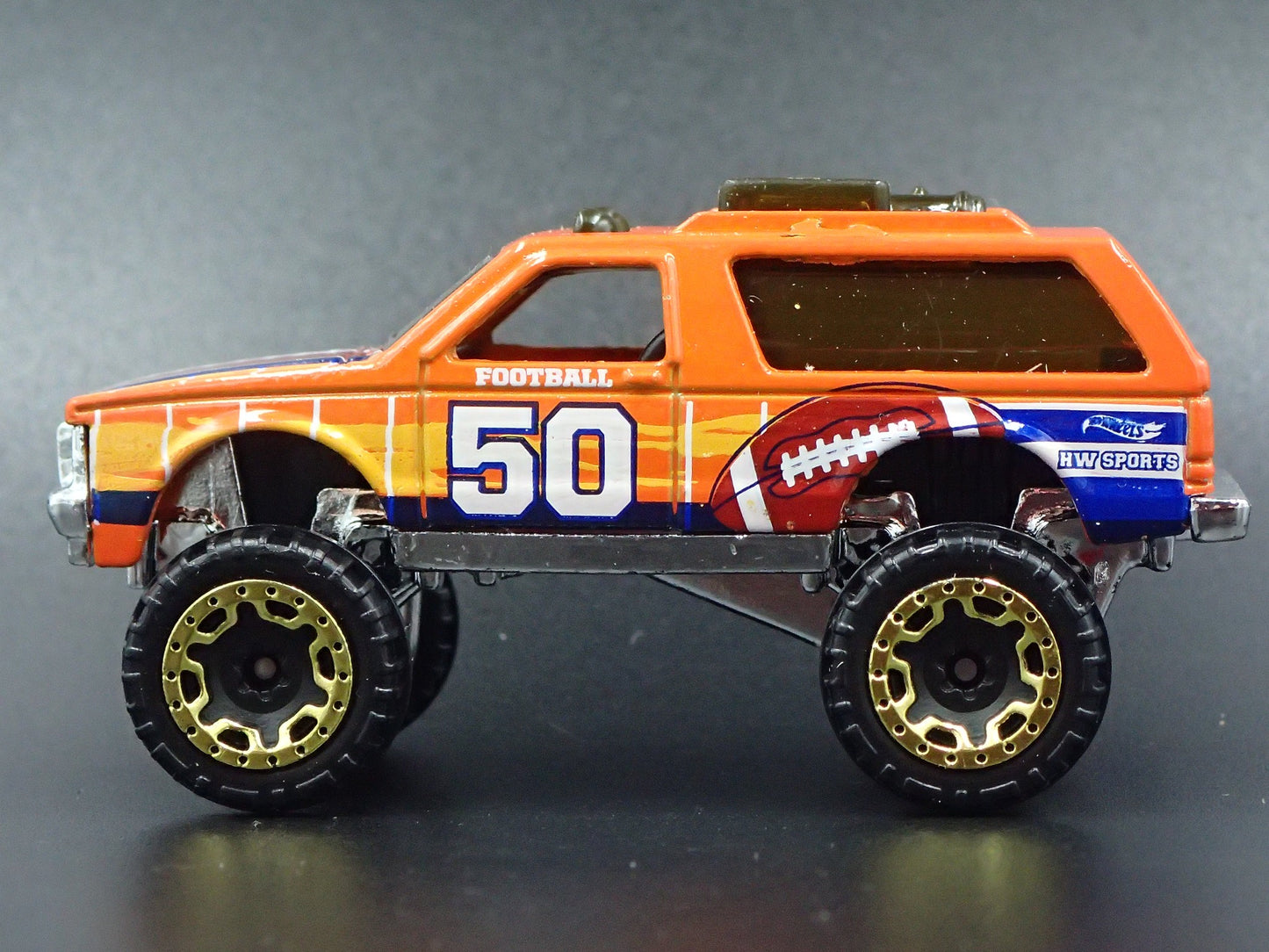 1982-1994 CHEVY CHEVROLET BLAZER 4X4 ORANGE 1:64 SCALE DIORAMA DIECAST MODEL CAR