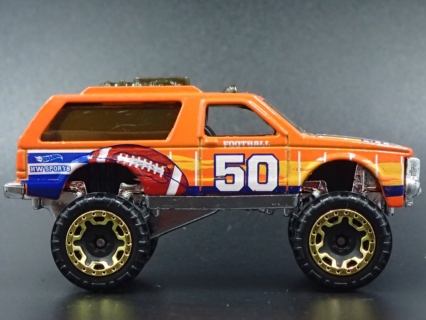 1982-1994 CHEVY CHEVROLET BLAZER 4X4 ORANGE 1:64 SCALE DIORAMA DIECAST MODEL CAR
