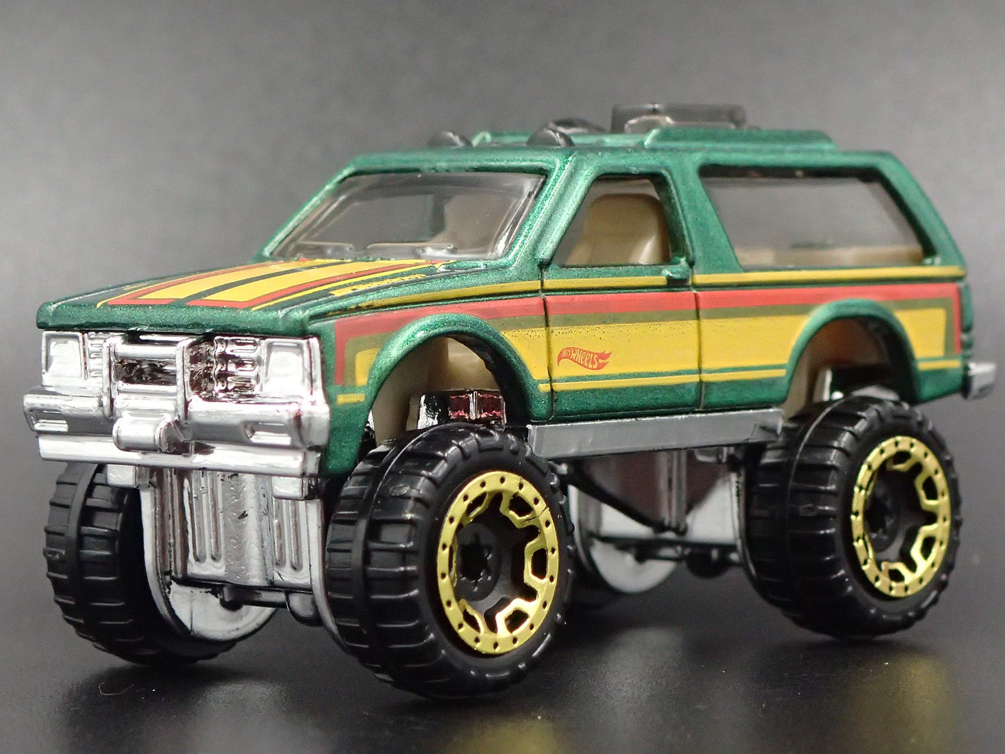 1982-1994 CHEVY CHEVROLET BLAZER 4X4 GREEN 1:64 SCALE DIORAMA DIECAST MODEL CAR