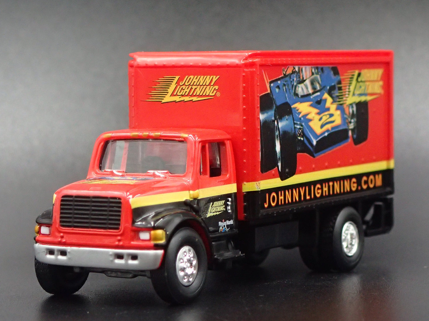 INTERNATIONAL BOX TRUCK JOHNNY LIGHTNING RARE 1:87 SCALE DIECAST MODEL CAR