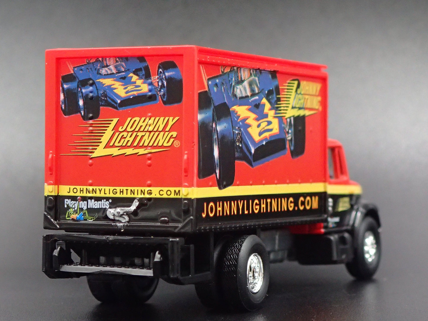 INTERNATIONAL BOX TRUCK JOHNNY LIGHTNING RARE 1:87 SCALE DIECAST MODEL CAR