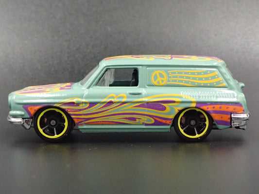 1961-1973 VW VOLKSWAGEN SQUAREBACK HIPPY 1:64 SCALE DIORAMA DIECAST MODEL CAR