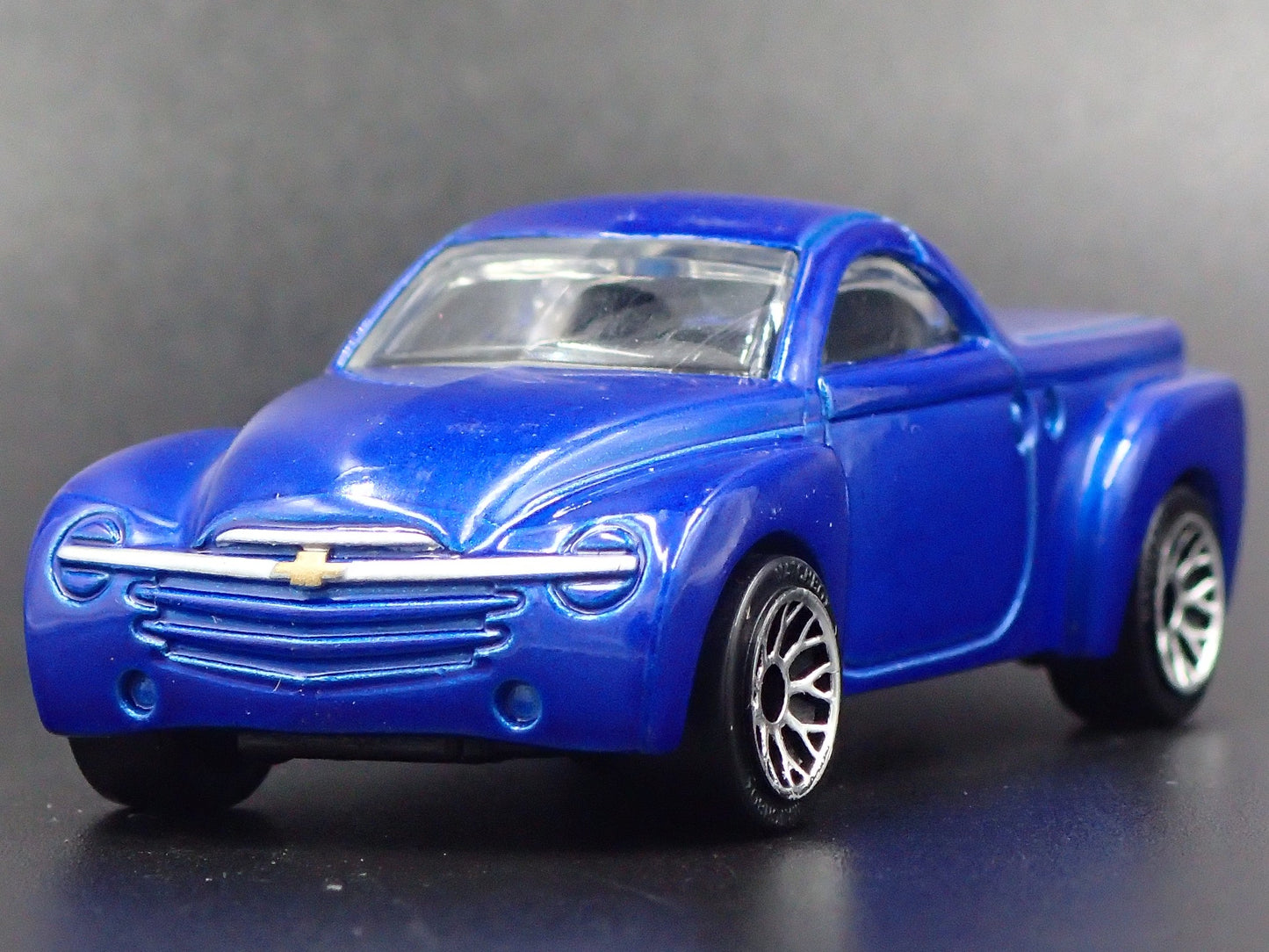 2003-2006 CHEVY CHEVROLET SSR TRUCK 1:64 SCALE COLLECTIBLE DIECAST MODEL CAR