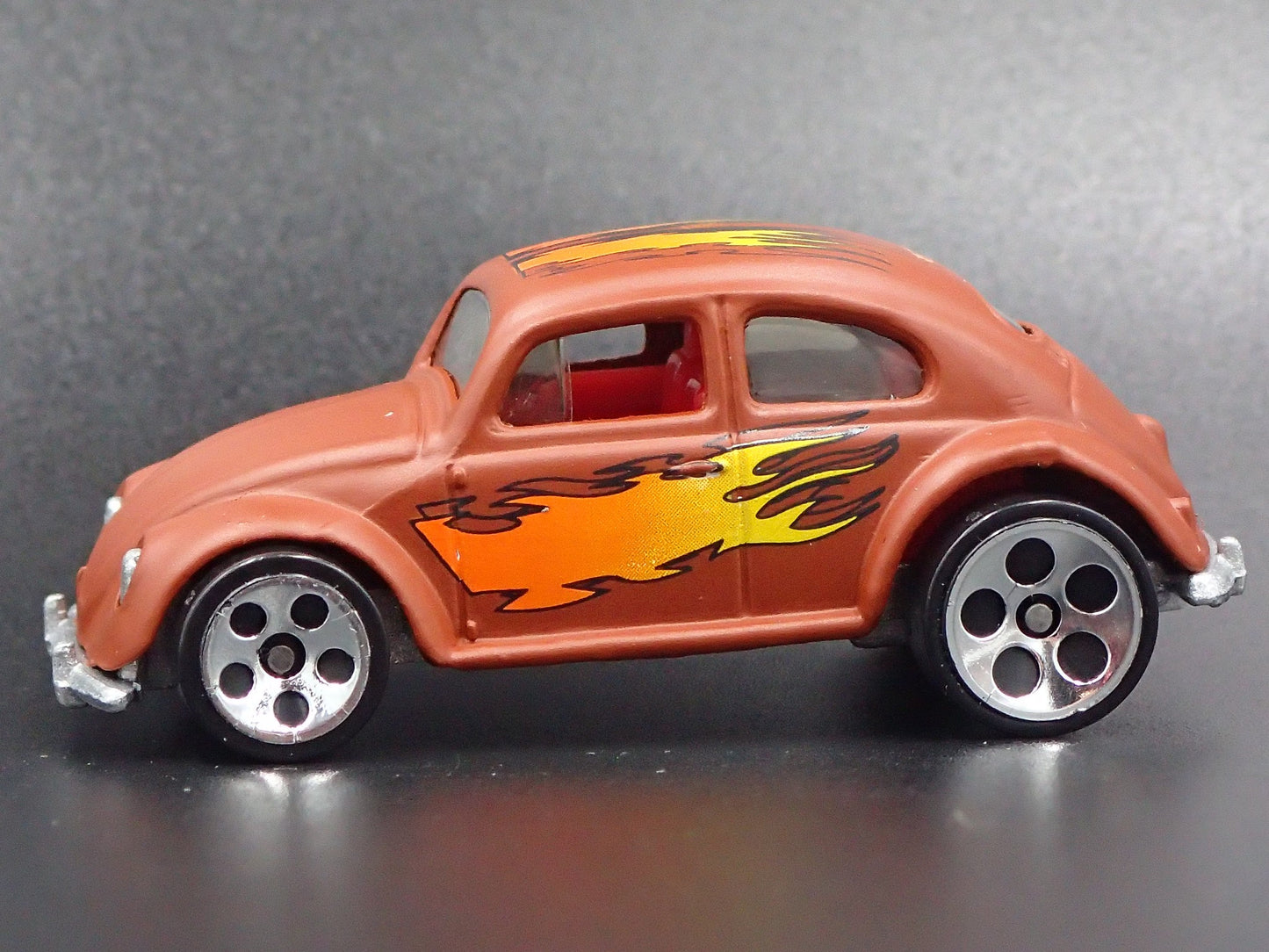 1960-1967 VW VOLKSWAGEN CLASSIC BEETLE BUG 1:64 SCALE DIORAMA DIECAST MODEL CAR