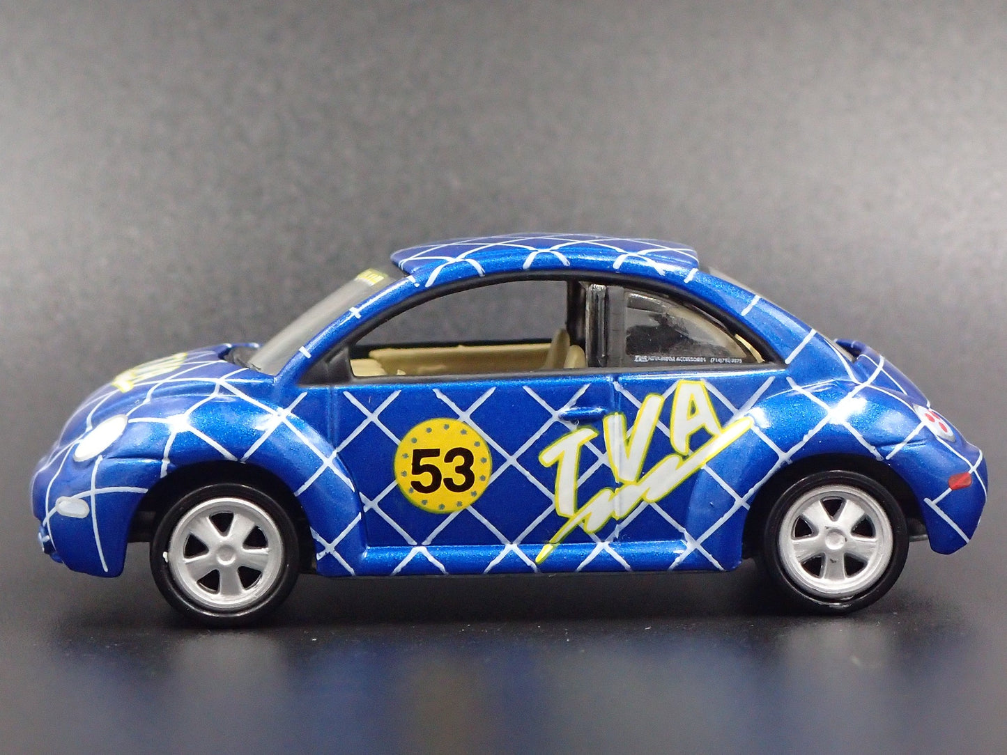 1998-2011 VW VOLKSWAGEN NEW BEETLE BUG BLUE 1:64 SCALE DIORAMA DIECAST MODEL CAR