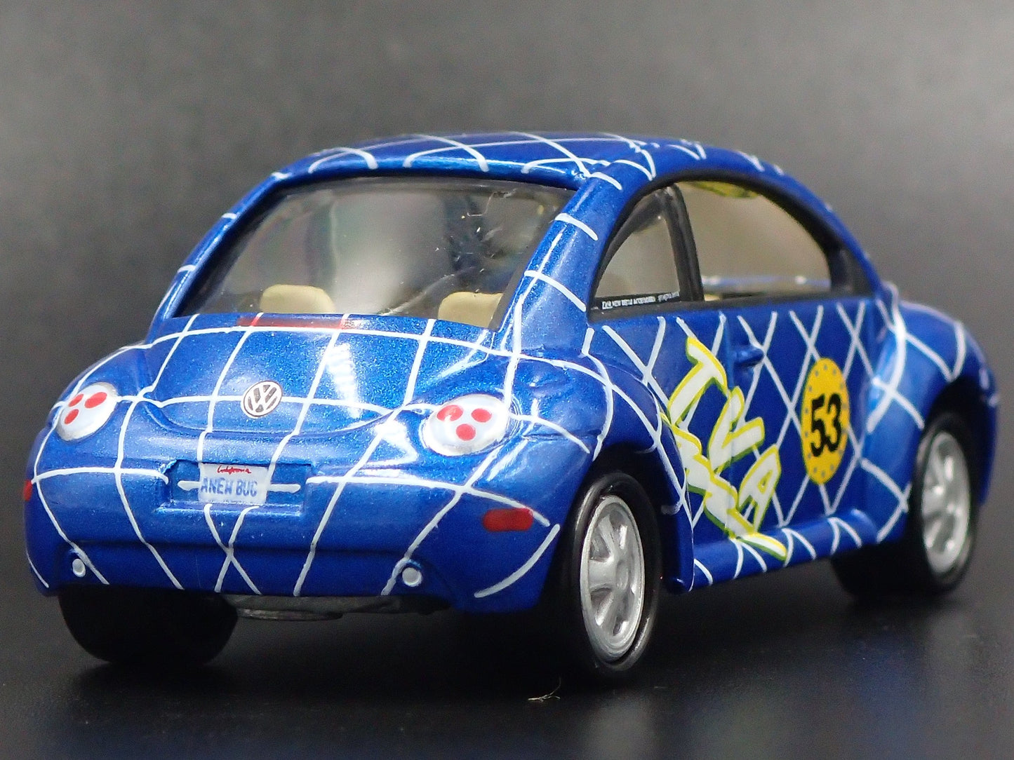 1998-2011 VW VOLKSWAGEN NEW BEETLE BUG BLUE 1:64 SCALE DIORAMA DIECAST MODEL CAR