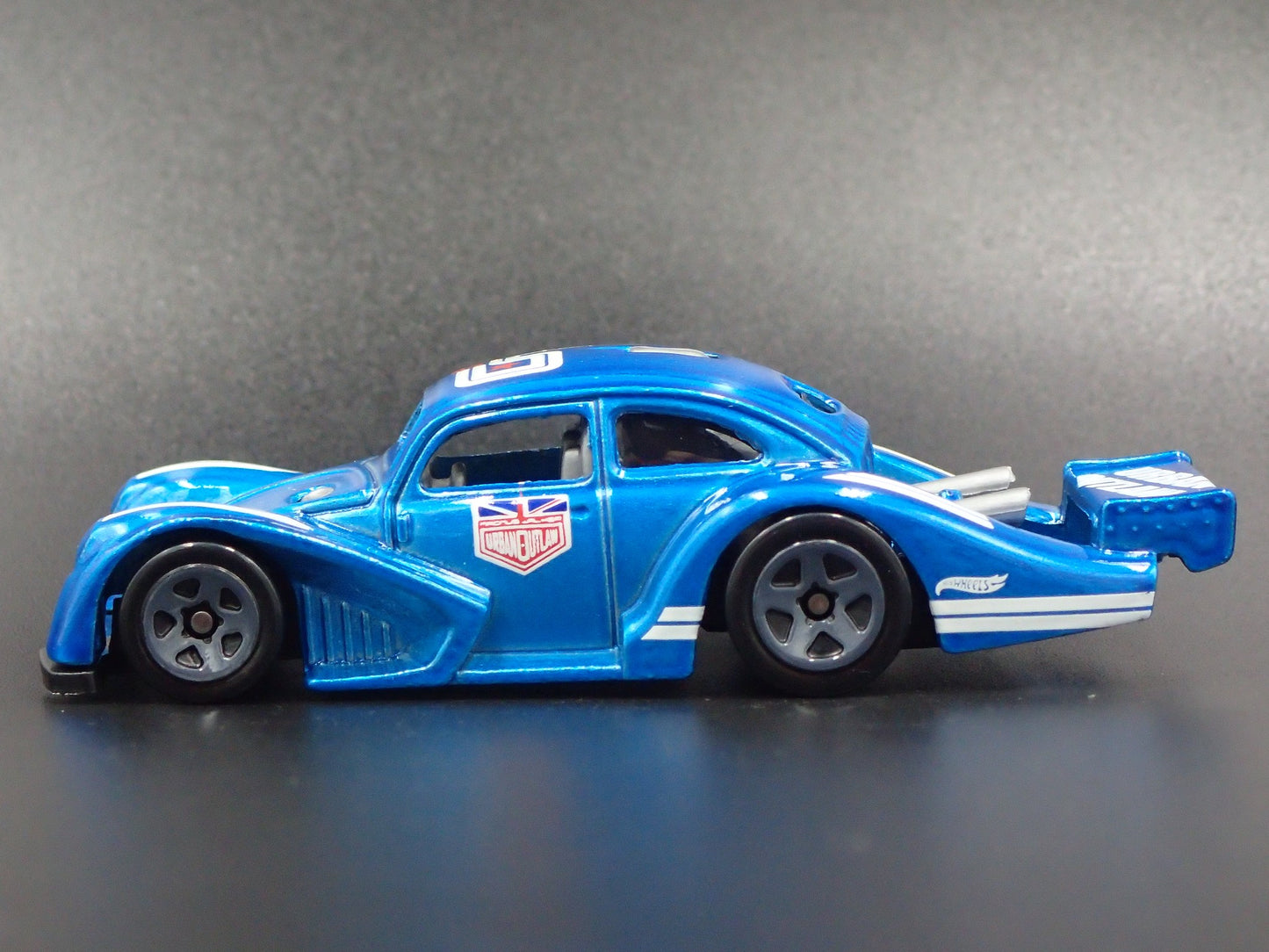 VW VOLKSWAGEN KAFER RACER BEETLE BUG URBAN OUTLAW. 1:64 SCALE DIECAST MODEL CAR