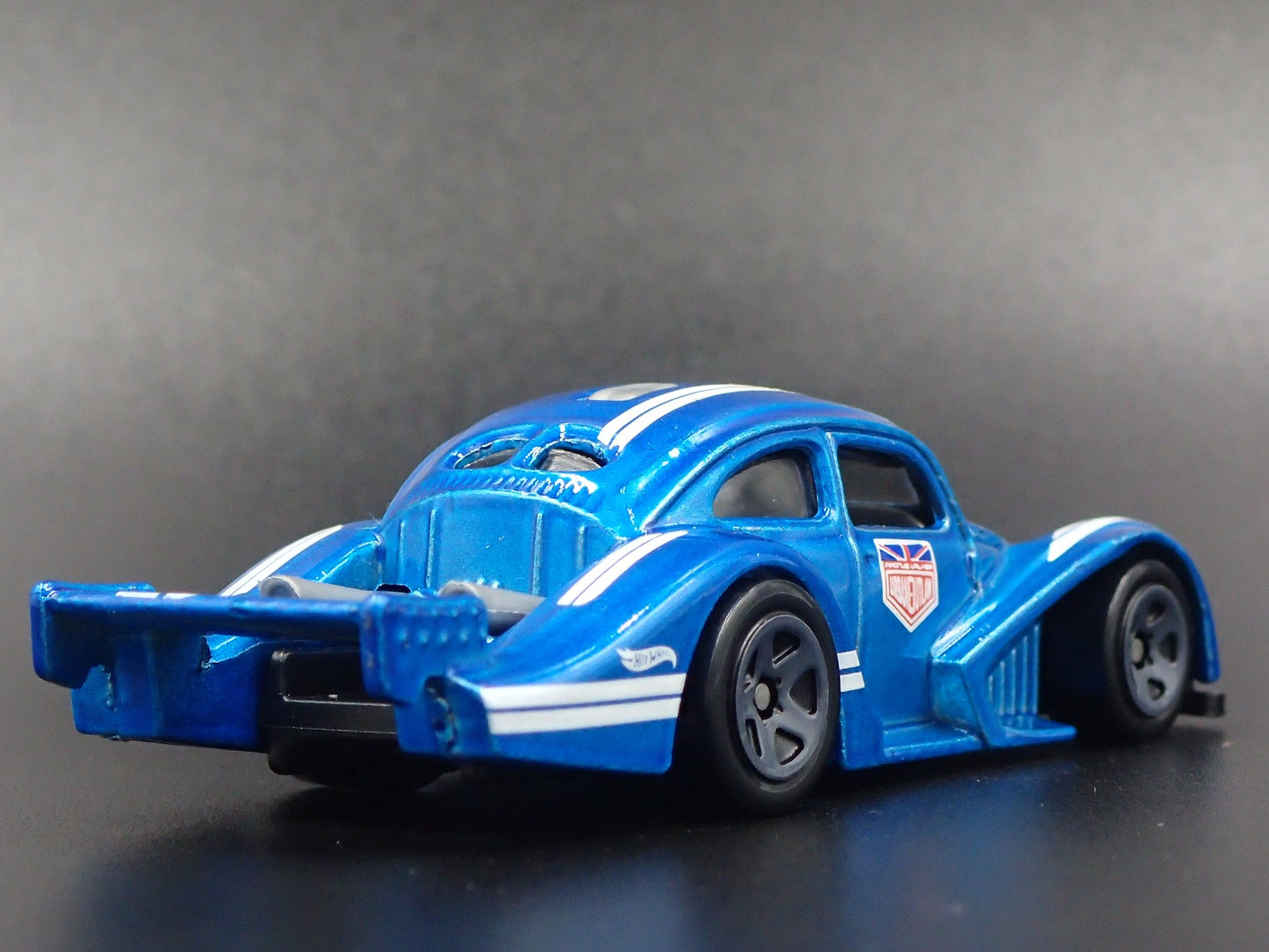 VW VOLKSWAGEN KAFER RACER BEETLE BUG URBAN OUTLAW. 1:64 SCALE DIECAST MODEL CAR