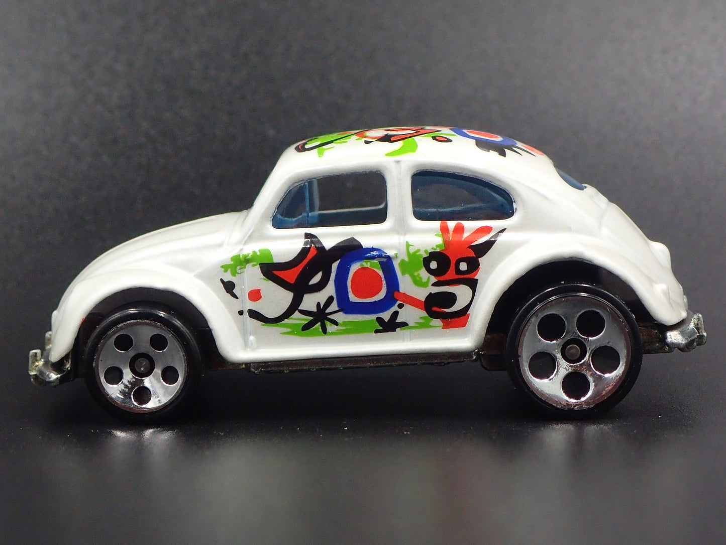1960-1967 VW VOLKSWAGEN CLASSIC BEETLE BUG 1:64 SCALE DIORAMA DIECAST MODEL CAR