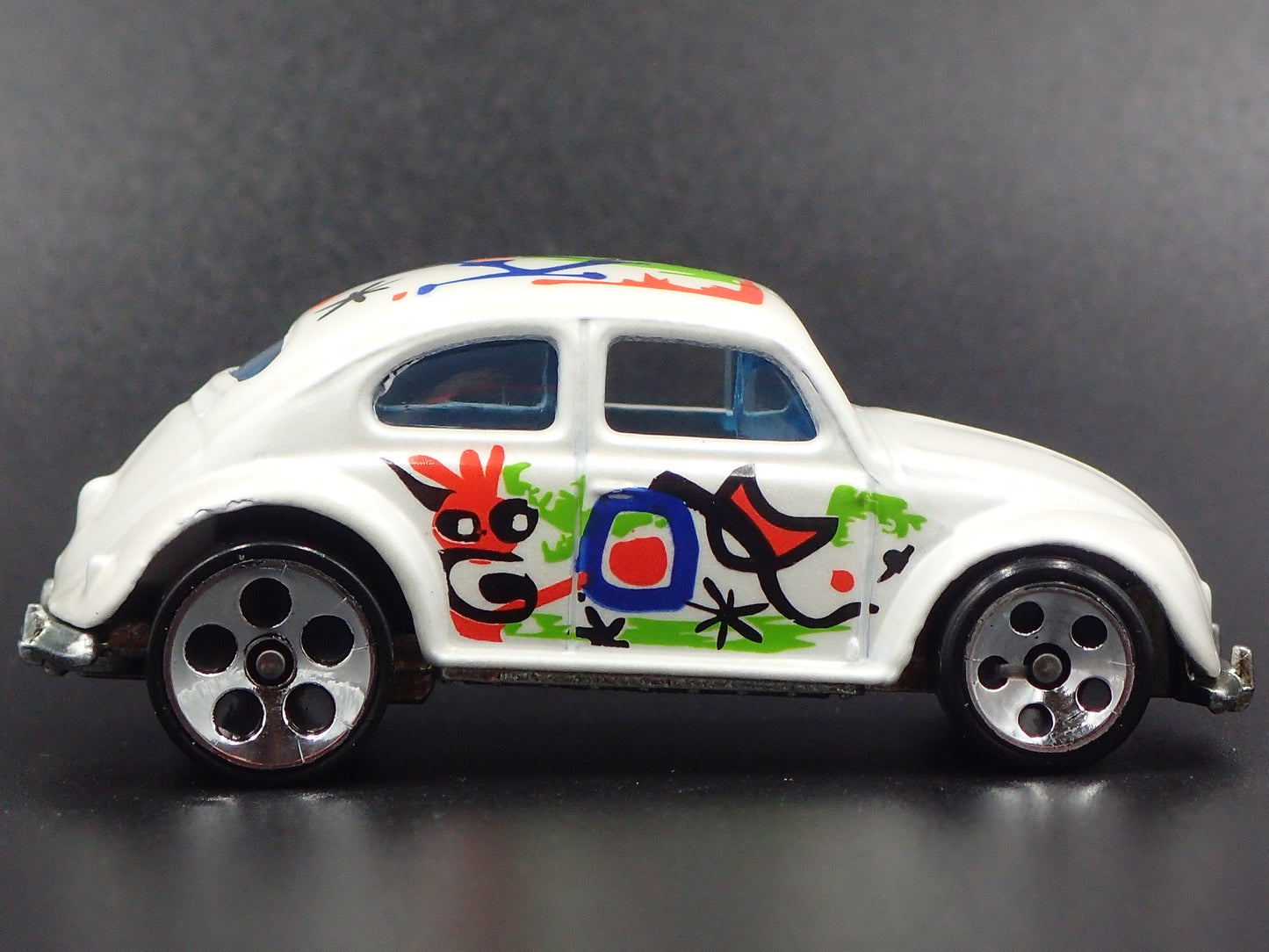 1960-1967 VW VOLKSWAGEN CLASSIC BEETLE BUG 1:64 SCALE DIORAMA DIECAST MODEL CAR