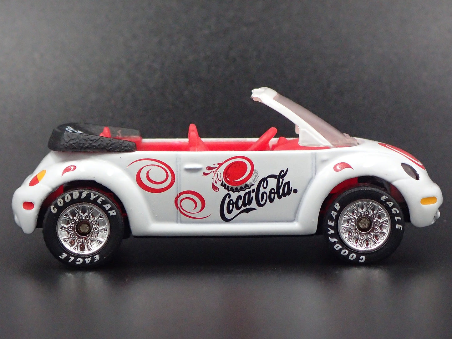 1998-2011 VW VOLKSWAGEN BEETLE BUG CONVERTIBLE COCA COLA 1:64 DIECAST MODEL CAR