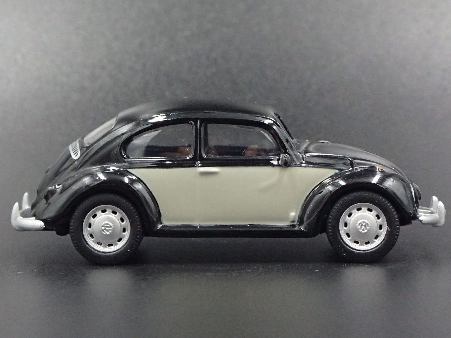 1960-1967 VW VOLKSWAGEN BEETLE BUG BLACK 1:64 SCALE DIORAMA DIECAST MODEL CAR