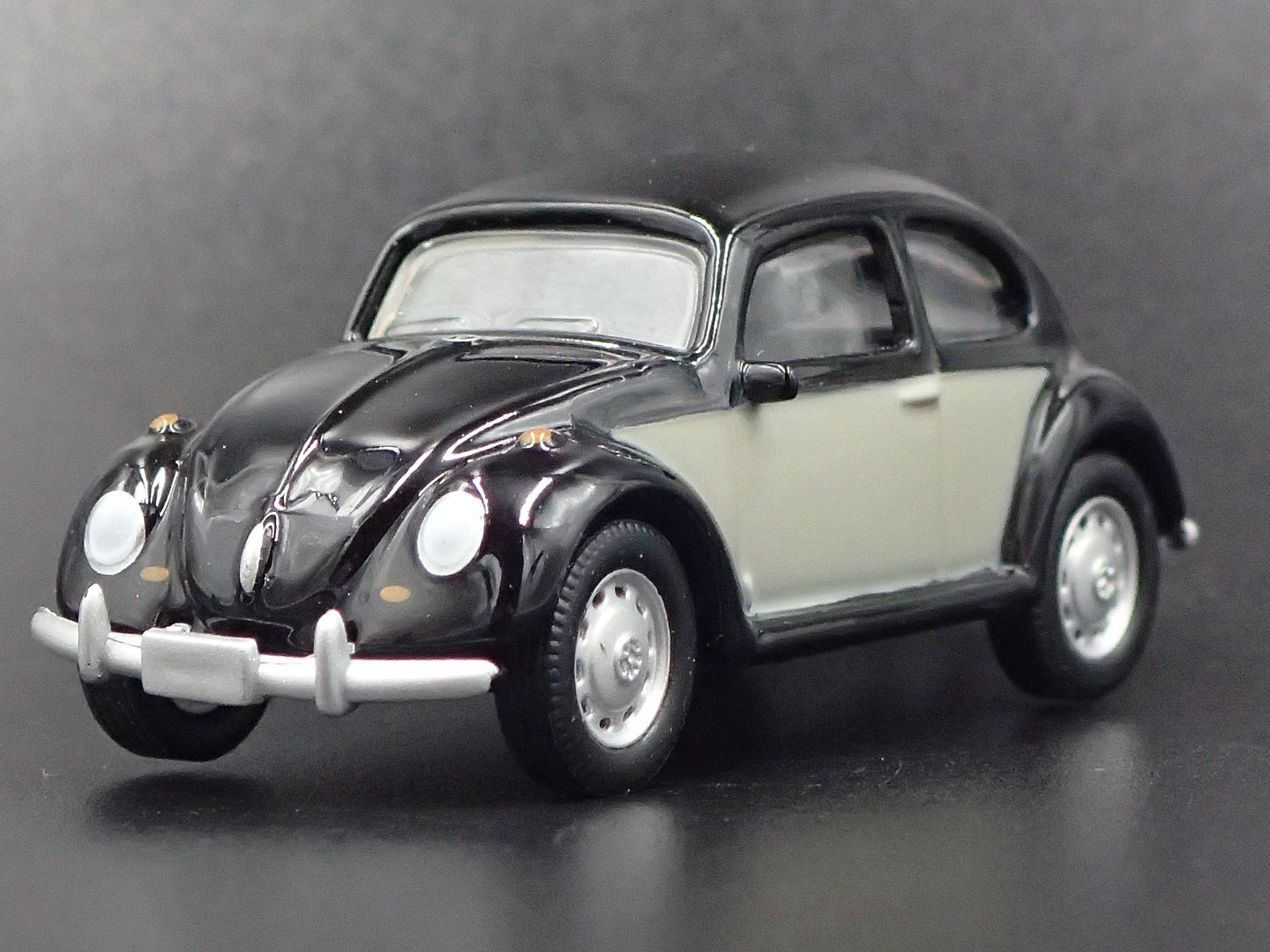 1960-1967 VW VOLKSWAGEN BEETLE BUG BLACK 1:64 SCALE DIORAMA DIECAST MODEL CAR