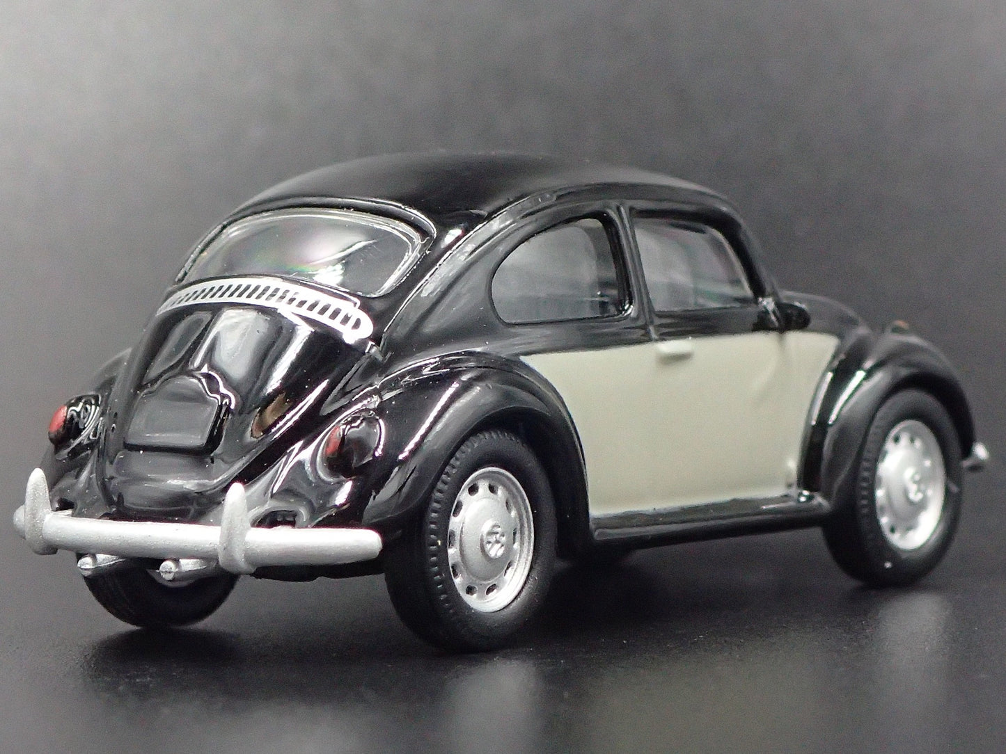 1960-1967 VW VOLKSWAGEN BEETLE BUG BLACK 1:64 SCALE DIORAMA DIECAST MODEL CAR