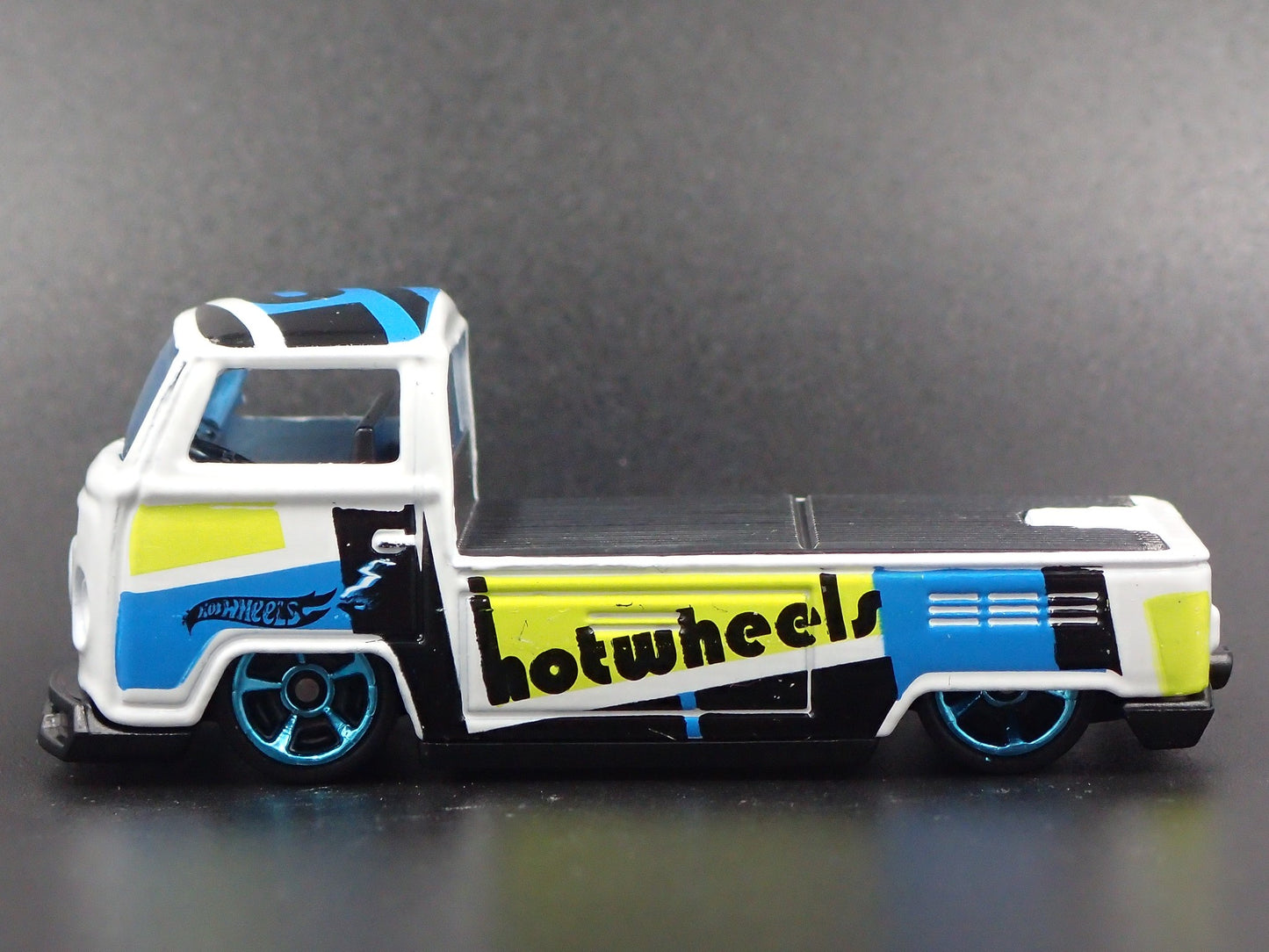 1967-1979 VW VOLKSWAGEN TYPE 2 T2 SINGLE CAB PICKUP 1:64 SCALE DIECAST MODEL CAR