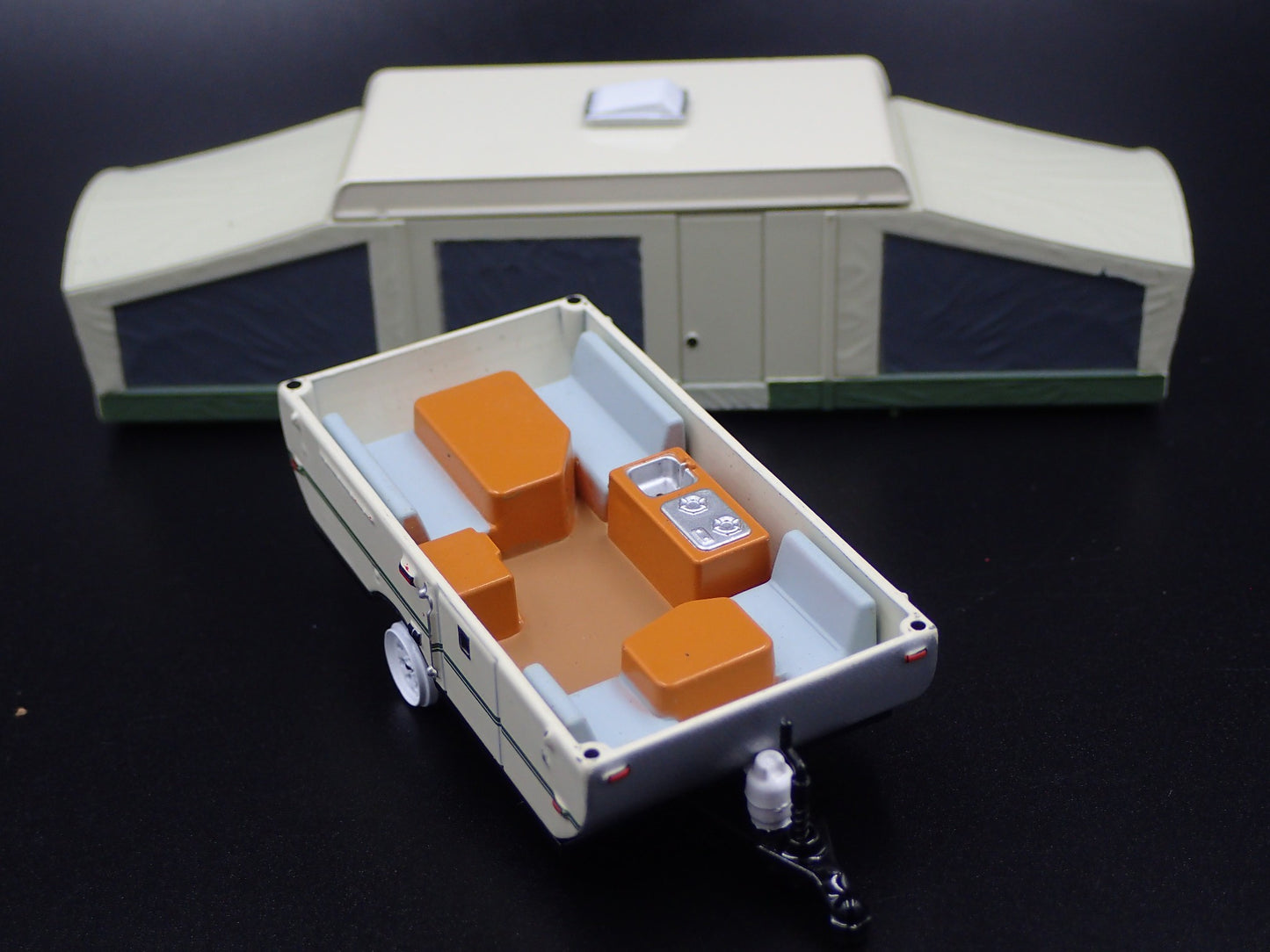 POP-UP CAMPER TRAILER DETAILED INTERIOR RARE 1:64 DIORAMA DIECAST MODEL