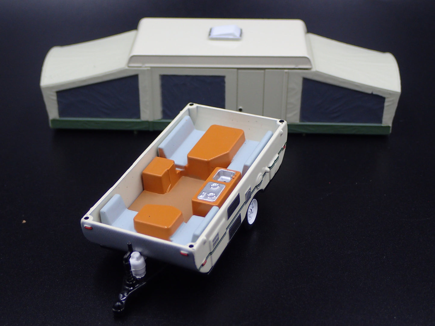 POP-UP CAMPER TRAILER DETAILED INTERIOR RARE 1:64 DIORAMA DIECAST MODEL