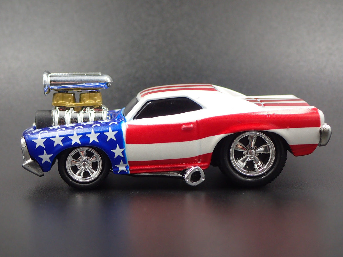 1966 66 PONTIAC GTO USA FLAG 1:64 SCALE COLLECTIBLE DIORAMA DIECAST MODEL CAR-Burning Rubber Toy Company