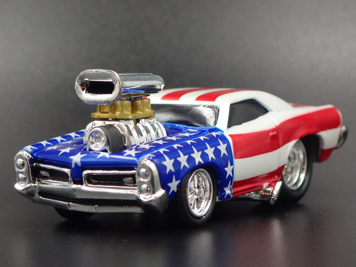 1966 66 PONTIAC GTO USA FLAG 1:64 SCALE COLLECTIBLE DIORAMA DIECAST MODEL CAR-Burning Rubber Toy Company