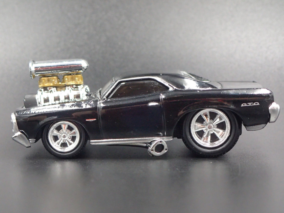 1966 66 PONTIAC GTO 1/64 SCALE LIMITED COLLECTIBLE DIORAMA DIECAST MODEL CAR-Burning Rubber Toy Company