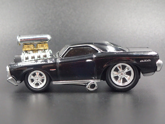 1966 66 PONTIAC GTO 1/64 SCALE LIMITED COLLECTIBLE DIORAMA DIECAST MODEL CAR-Burning Rubber Toy Company