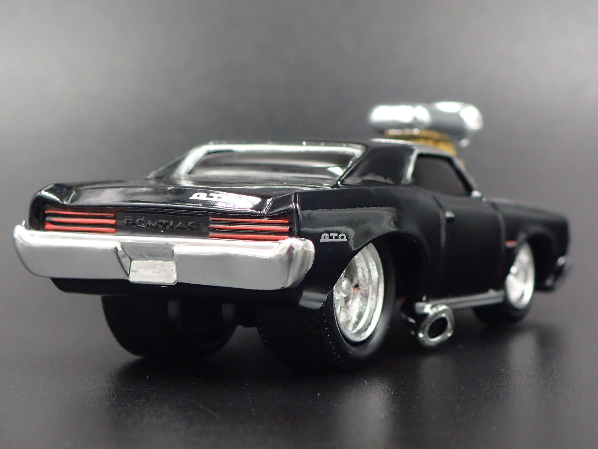 1966 66 PONTIAC GTO 1/64 SCALE LIMITED COLLECTIBLE DIORAMA DIECAST MODEL CAR-Burning Rubber Toy Company