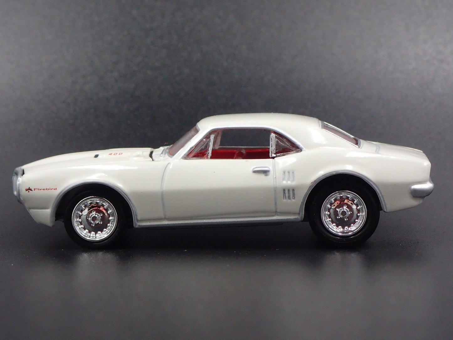 1967 67 PONTIAC FIREBIRD WHITE 1:64 SCALE COLLECTIBLE DIORAMA DIECAST MODEL CAR