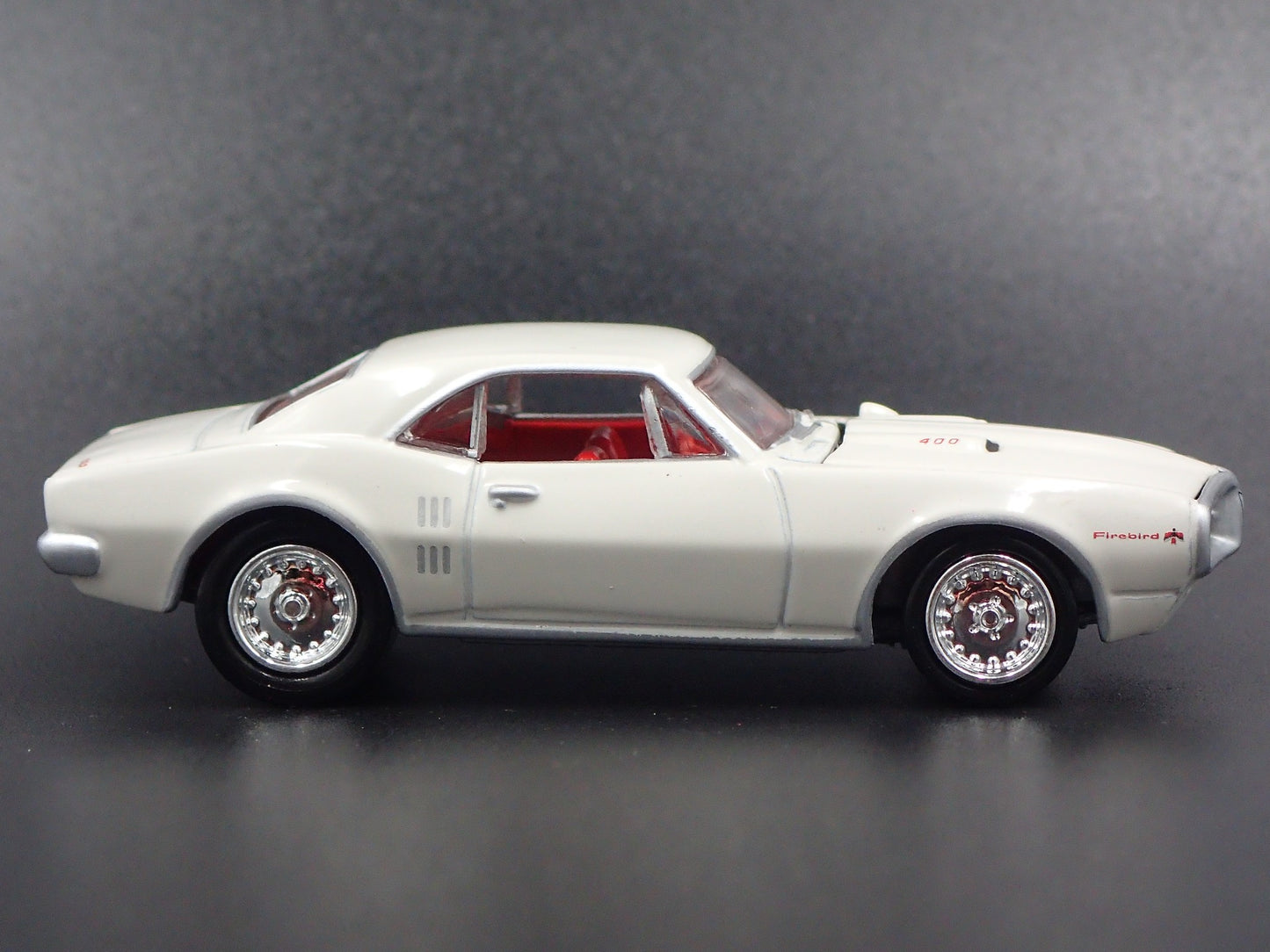 1967 67 PONTIAC FIREBIRD WHITE 1:64 SCALE COLLECTIBLE DIORAMA DIECAST MODEL CAR