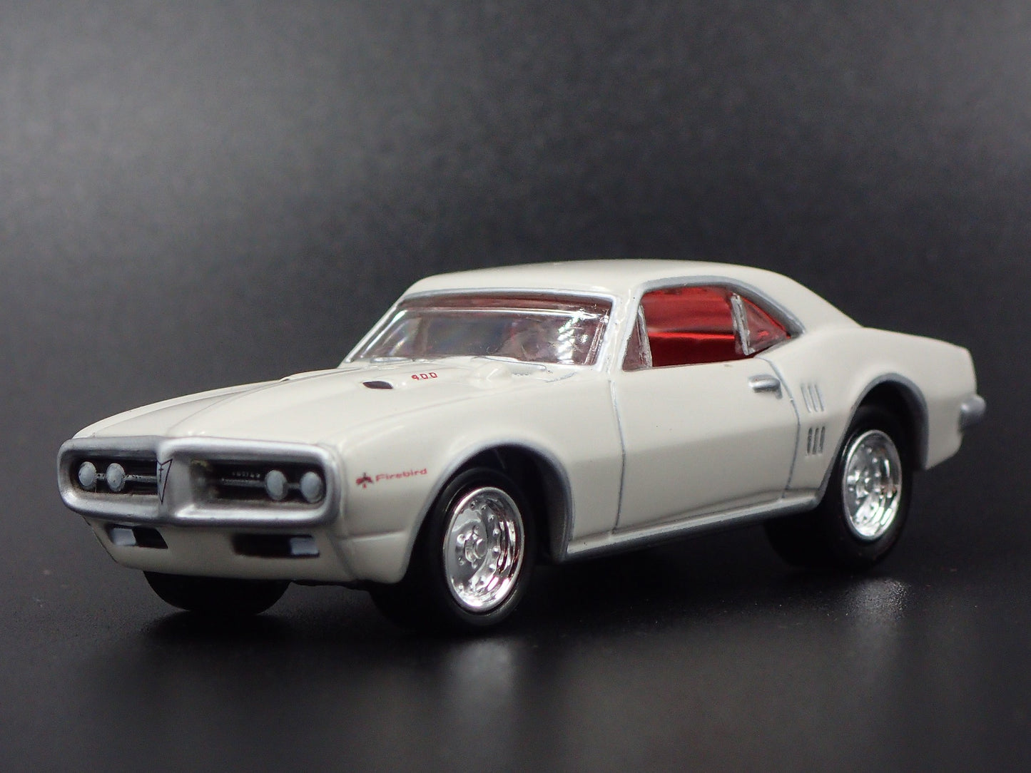 1967 67 PONTIAC FIREBIRD WHITE 1:64 SCALE COLLECTIBLE DIORAMA DIECAST MODEL CAR