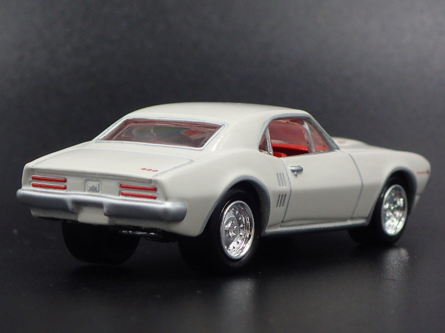 1967 67 PONTIAC FIREBIRD WHITE 1:64 SCALE COLLECTIBLE DIORAMA DIECAST MODEL CAR
