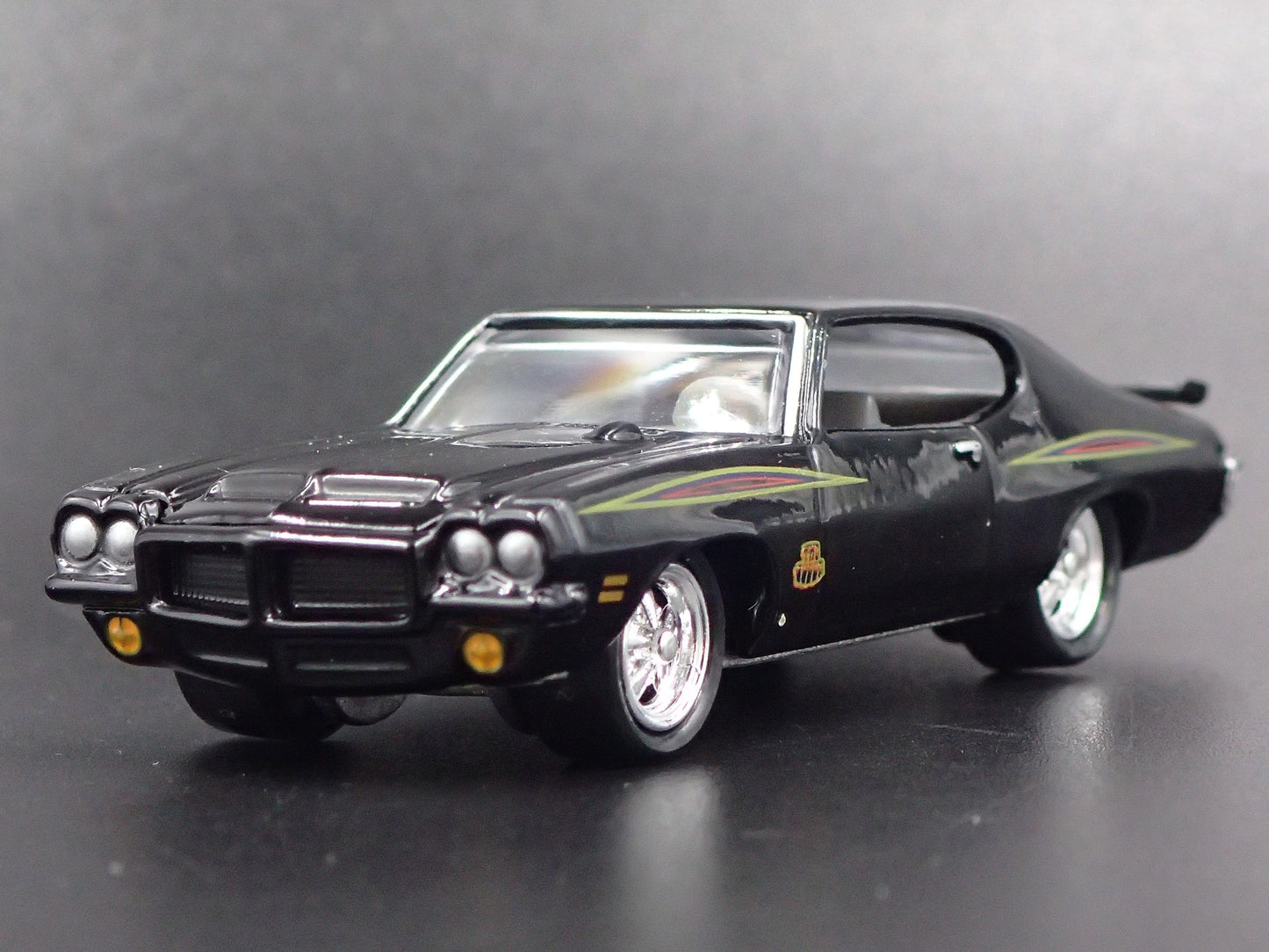 1971 71 PONTIAC GTO JUDGE BLACK 1/64 SCALE COLLECTIBLE DIORAMA DIECAST MODEL CAR