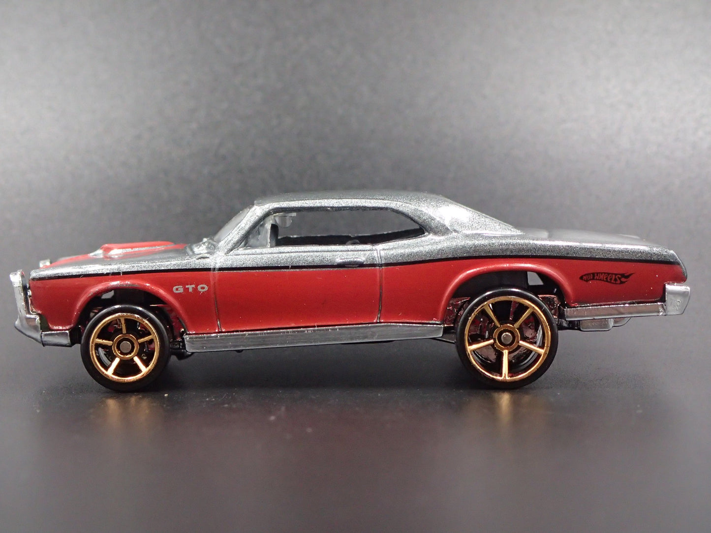 1967 67 PONTIAC GTO 1/64 SCALE LIMITED COLLECTIBLE DIORAMA DIECAST MODEL CAR